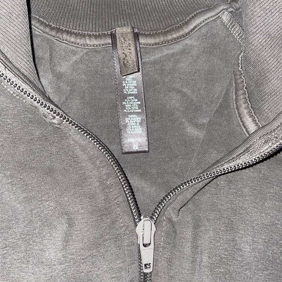 skims zip up - Picture 3 of 3